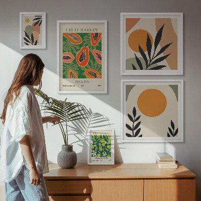 Parede galeria de quadros motivos retrô de frutas tropicais