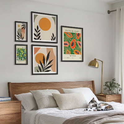 Parede galeria de quadros motivos retrô de frutas tropicais