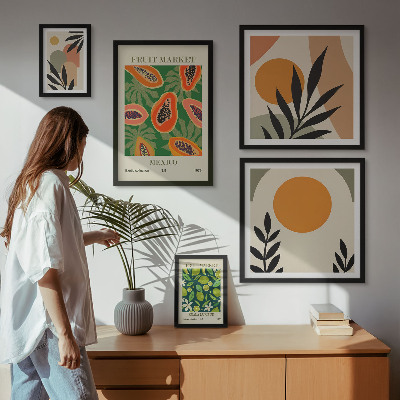 Parede galeria de quadros motivos retrô de frutas tropicais