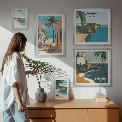 Galeria de parede com praias litorâneas coloridas