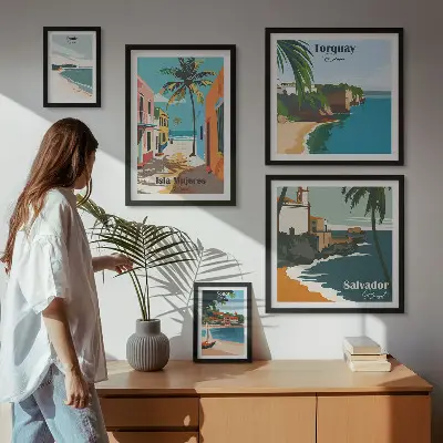Galeria de parede com praias litorâneas coloridas