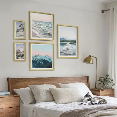 Galeria de parede com decoração de paisagens naturais