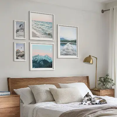 Galeria de parede com decoração de paisagens naturais