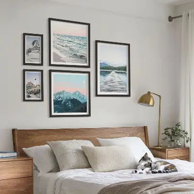 Galeria de parede com decoração de paisagens naturais