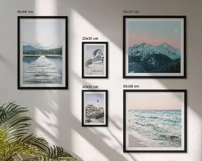 Galeria de parede com decoração de paisagens naturais