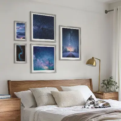 Conjunto de 5 quadros decorativos com paisagens noturnas cósmicas