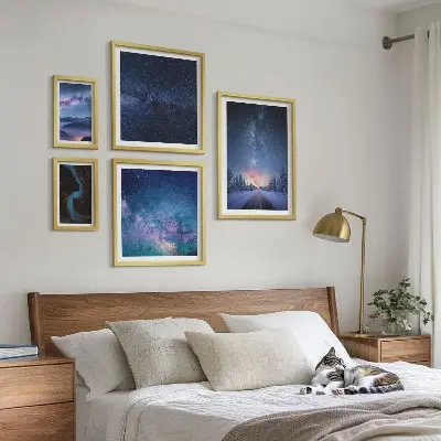Conjunto de 5 quadros decorativos com paisagens noturnas cósmicas