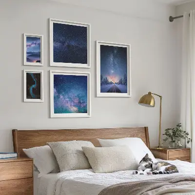 Conjunto de 5 quadros decorativos com paisagens noturnas cósmicas