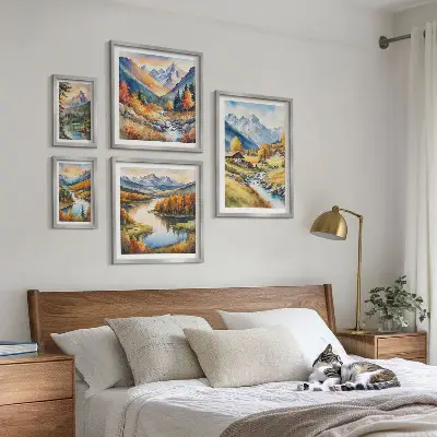 Galeria de parede com paisagens de montanhas, rios e florestas