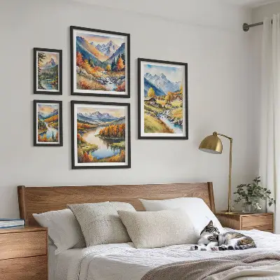Galeria de parede com paisagens de montanhas, rios e florestas