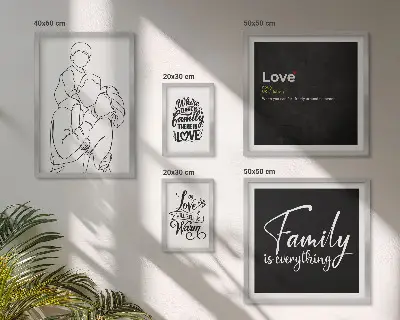 Galeria de parede com temática de valores familiares de amor e proximidade