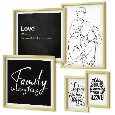 Galeria de parede com temática de valores familiares de amor e proximidade