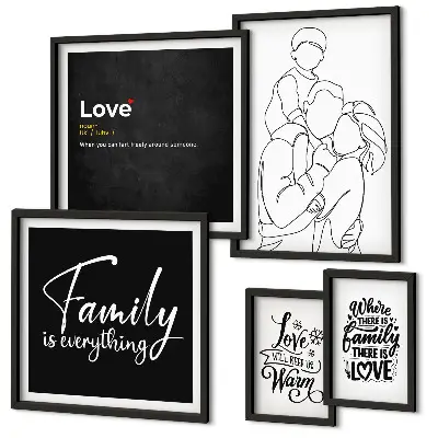 Galeria de parede com temática de valores familiares de amor e proximidade