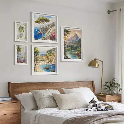 Galeria de parede com paisagens de montanhas e vistas para o mar