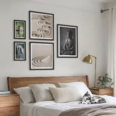 Parede galeria de quadros com temas de natureza zen relaxante