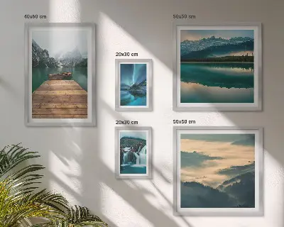 Galeria de parede com paisagens de cachoeiras e montanhas
