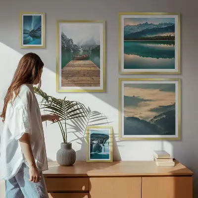 Galeria de parede com paisagens de cachoeiras e montanhas