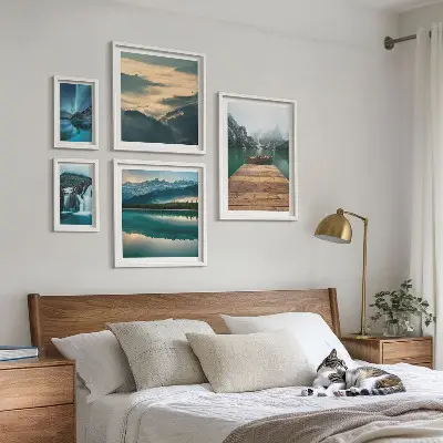 Galeria de parede com paisagens de cachoeiras e montanhas