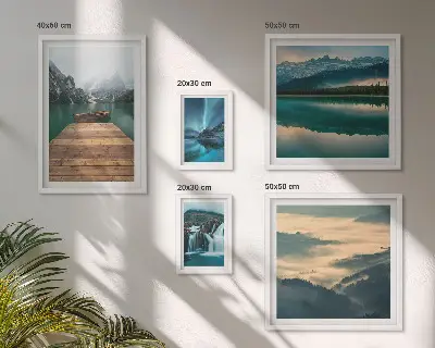 Galeria de parede com paisagens de cachoeiras e montanhas