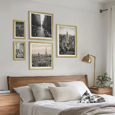 Conjunto de 5 quadros com moldura com panoramas urbanos das capitais europeias