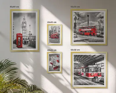 Galeria de quadros para parede com motivos londrinos e detalhes
