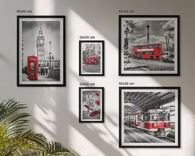 Galeria de quadros para parede com motivos londrinos e detalhes