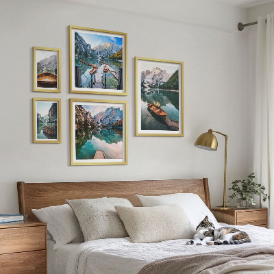Conjunto de 5 quadros decorativos barcos de madeira em lagos tranquilos