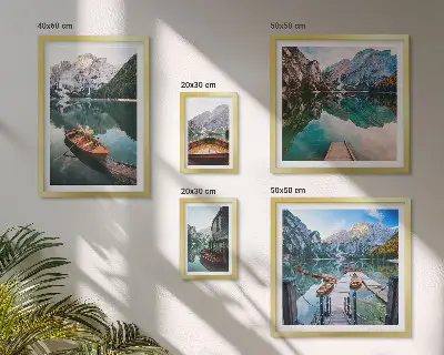Conjunto de 5 quadros decorativos com barcos de madeira em lagos tranquilos