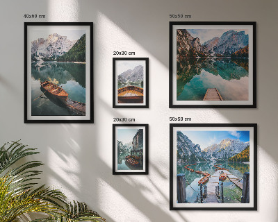 Conjunto de 5 quadros decorativos barcos de madeira em lagos tranquilos