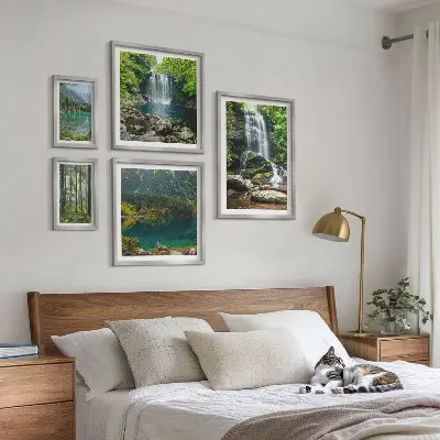 Conjunto de 5 quadros decorativos com paisagens de cachoeiras e florestas