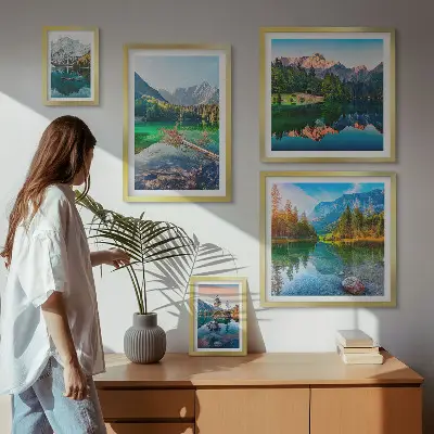 Conjunto de 5 quadros com moldura com paisagens de montanhas, lagos e florestas