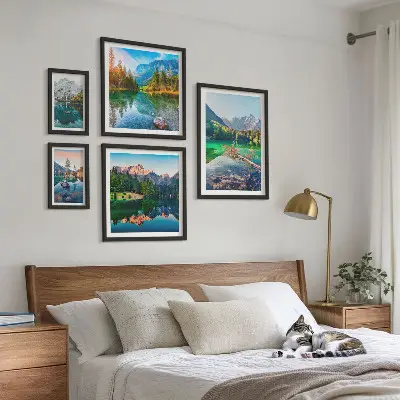 Conjunto de 5 quadros com moldura com paisagens de montanhas, lagos e florestas