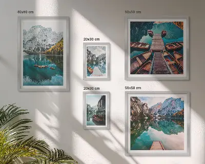 Conjunto de 5 quadros decorativos com imagem de barcos de madeira em lagos de montanha