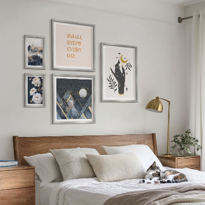 Parede galeria de quadros Estilo boho com elementos da natureza e mensagens.