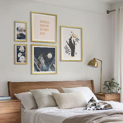 Parede galeria de quadros Estilo boho com elementos da natureza e mensagens.