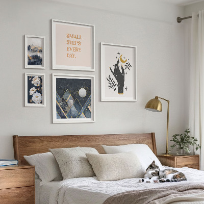 Parede galeria de quadros Estilo boho com elementos da natureza e mensagens.