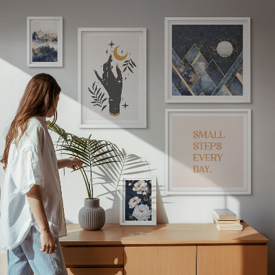 Parede galeria de quadros Estilo boho com elementos da natureza e mensagens.