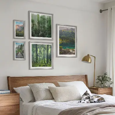 Conjunto de 5 quadros decorativos com paisagens de montanhas e florestas