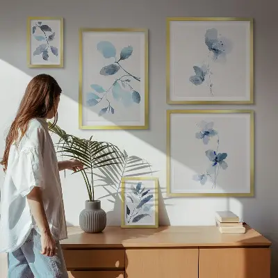 Conjunto de 5 quadros decorativos com detalhes de plantas em azul