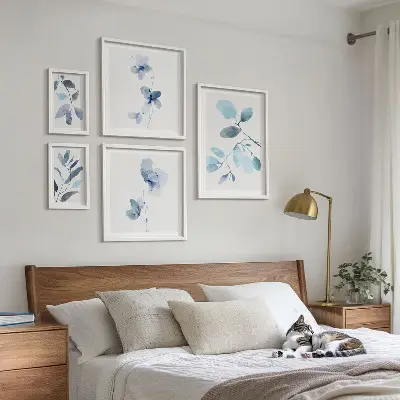 Conjunto de 5 quadros decorativos com detalhes de plantas em azul