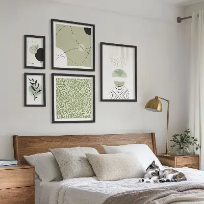 Galeria de quadros para parede com formas abstratas de plantas
