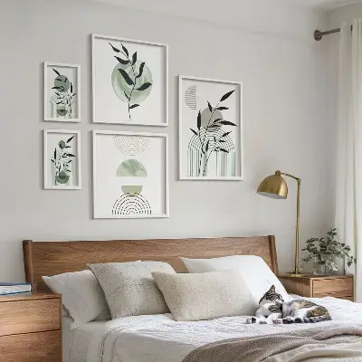 Conjunto de 5 quadros com moldura com estampas de plantas estilizadas