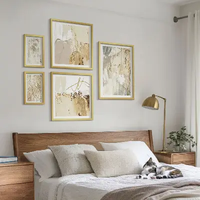 Galeria de parede com composições minimalistas abstratas