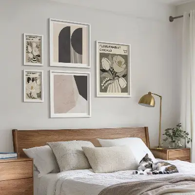 Conjunto de 5 quadros com moldura de arranjos florais elegantes