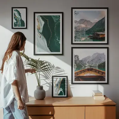 Conjunto de 5 quadros decorativos com paisagens de montanhas, água e natureza verde