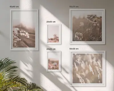 Conjunto de 5 quadros decorativos com motivos florais de natureza delicada