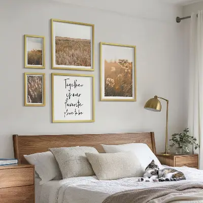 Galeria de parede com provérbios sobre paisagens naturais e flores