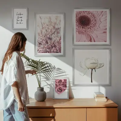 Conjunto de 5 quadros com moldura com detalhes florais românticos