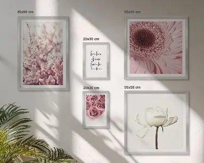 Conjunto de 5 quadros com moldura com detalhes florais românticos