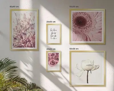 Conjunto de 5 quadros com moldura com detalhes florais românticos
